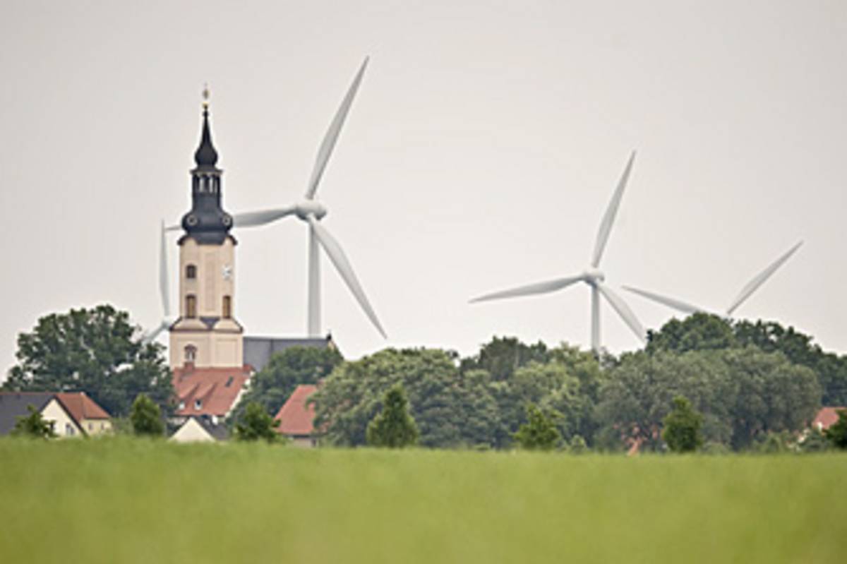 Settlement in front of windmills