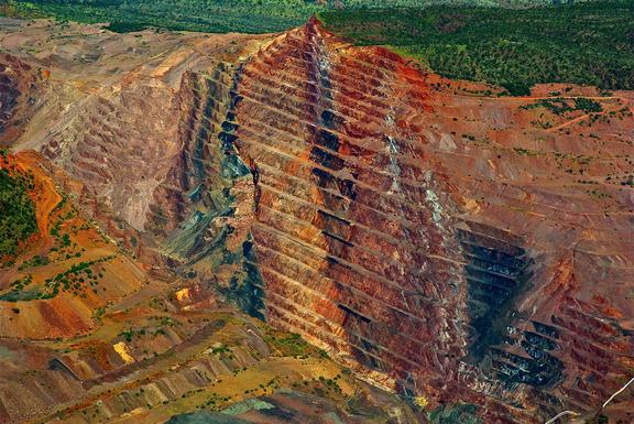 Diamond mine. Photo: Siggy Nowak / Pixabay